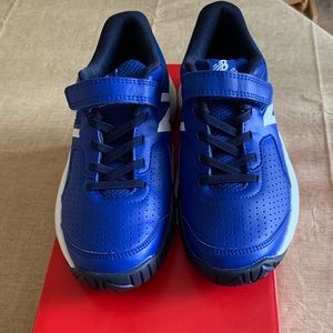 Boys new balance sneakers